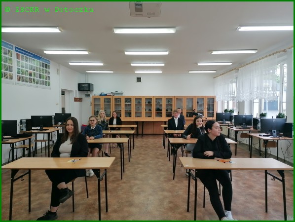 Matura 2023 – uczniowie przed egzaminem dojrzałości w dniu 17. 05. 2023r. – sala 32