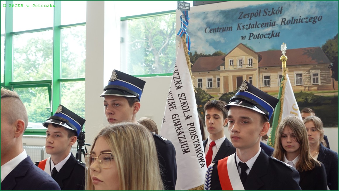 Uczniowie szkoły ZSCKR w Potoczku z oddziału mundurowego