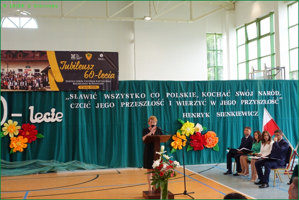 Przemawia przewodnicząca Rady Rodziców ZSCKR w Potoczku, Małgorzata Lewandowska.
